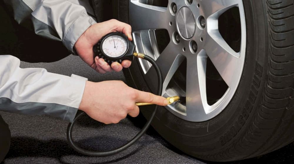 Một số sai lầm cần tránh khi bơm lốp xe ô tô
