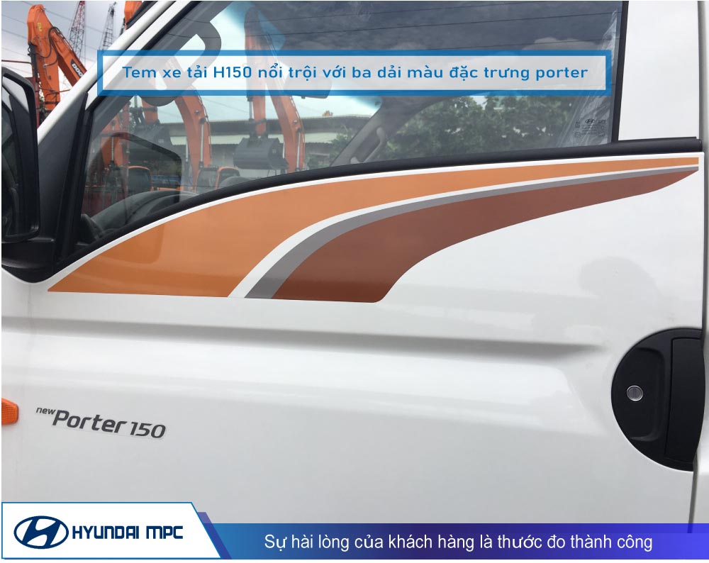 Giá xe tải Hyundai Porter H150 thùng bạt, lửng, kín Composite