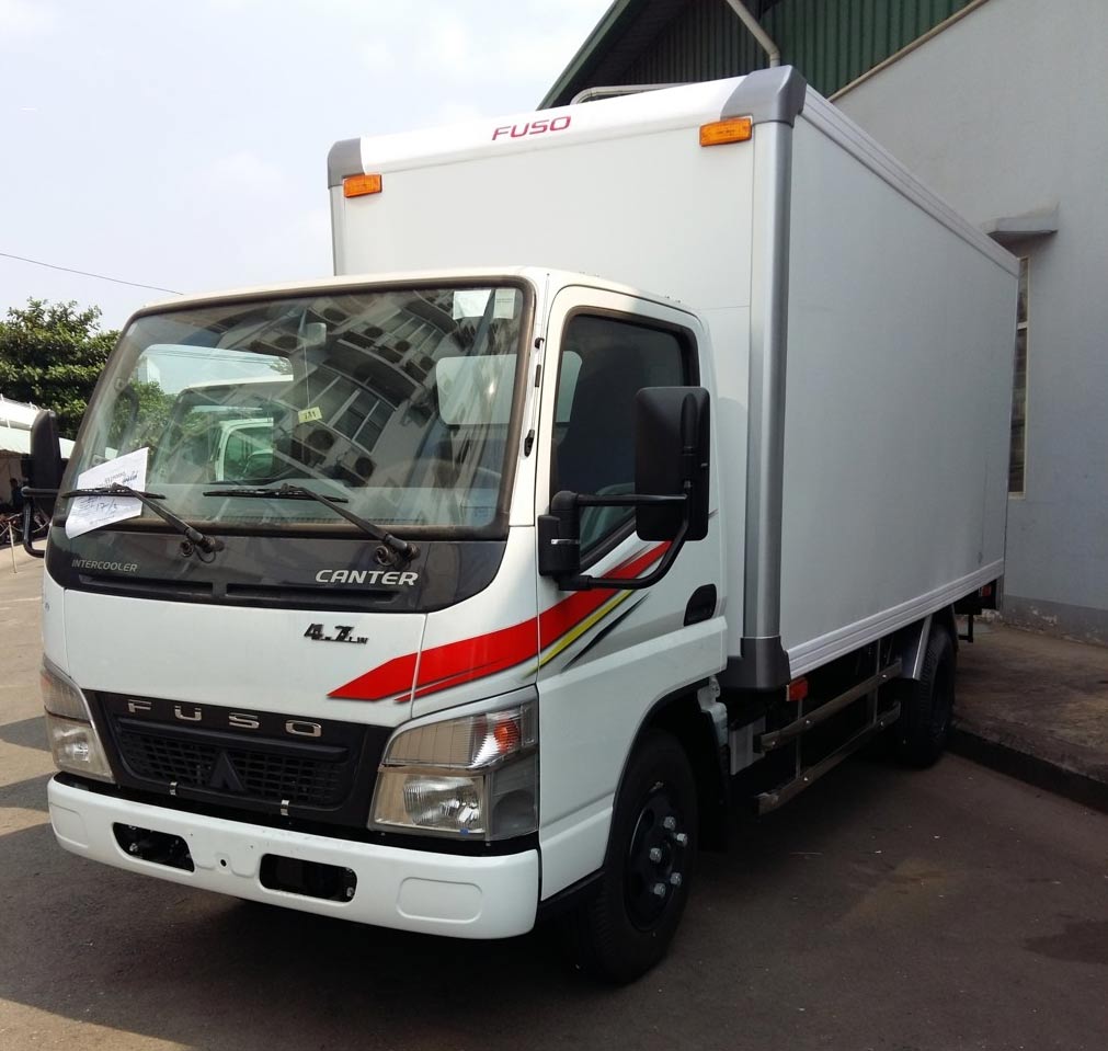 Xe tải Mitsubishi Fuso Canter 4.7 thùng kín