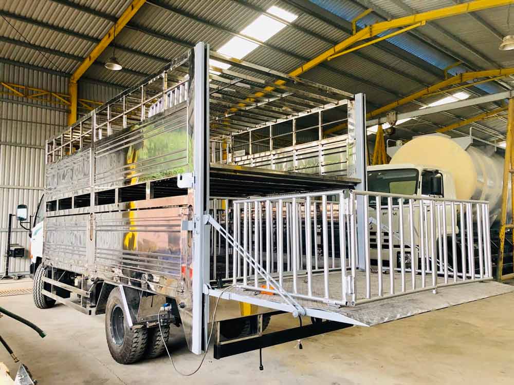 3 xe tải thùng chở gia súc, chở heo, lợn Hyundai giá tốt