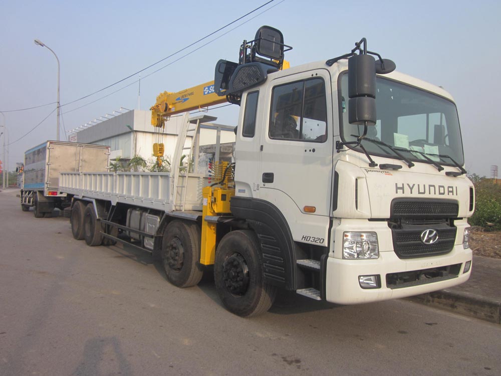 xe tải hyundai 4 chân hd320 gắn cẩu 5 tấn